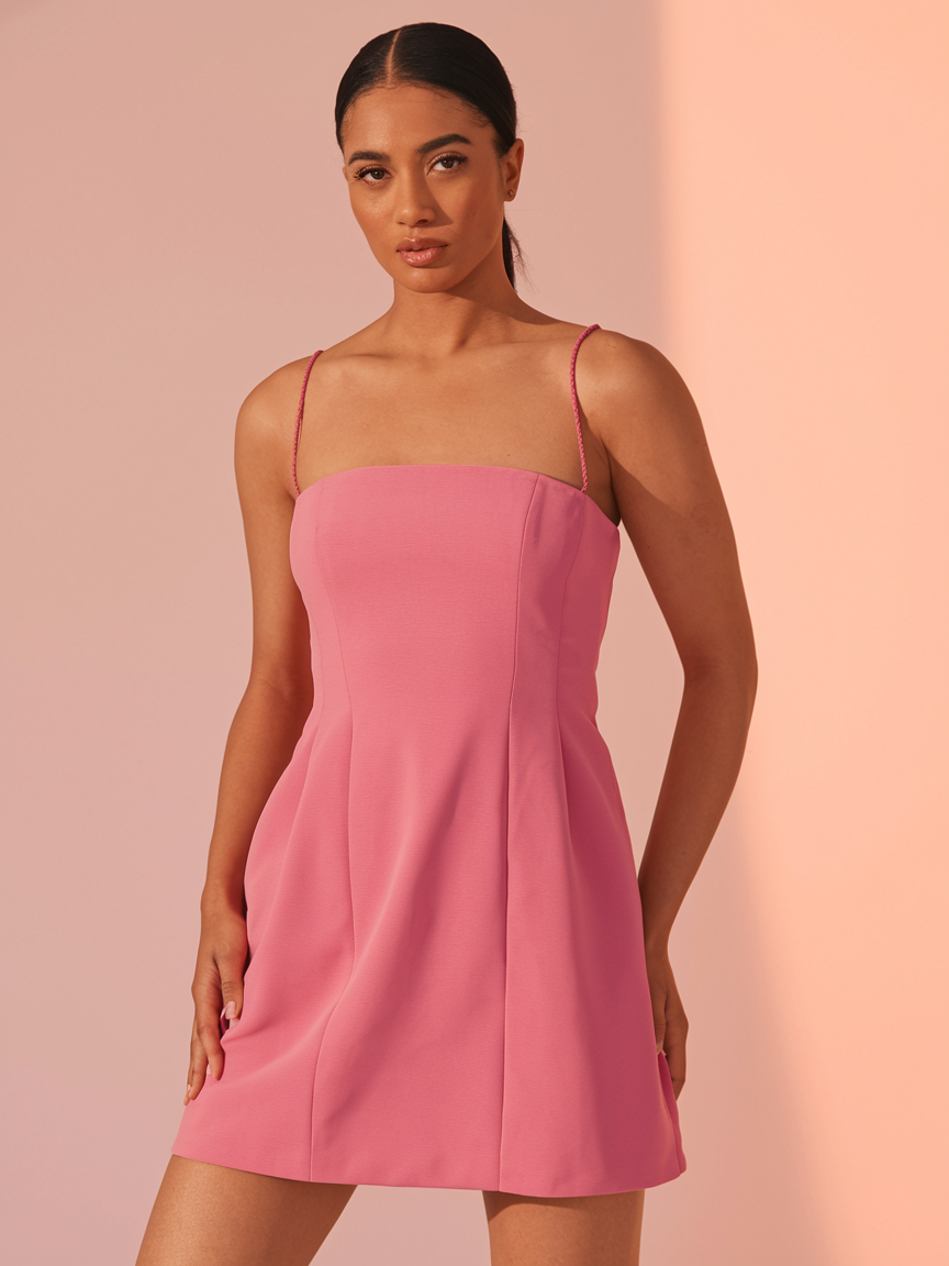 Summer Mom Outfit Trends 2025: Cute, Comfy, and Casual Looks for Every Body and Day