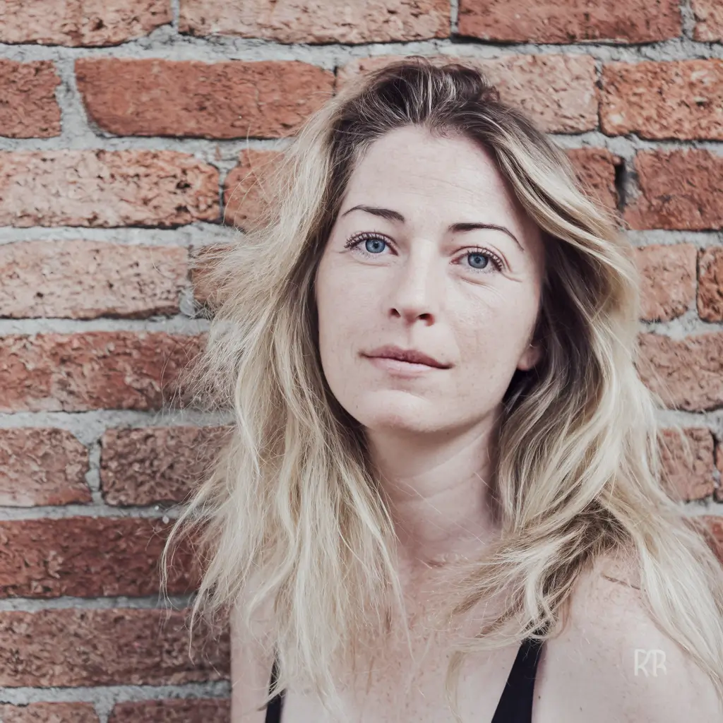 Fall hairstyles for women over 40 Beachy Mid-Length Layers with Bare Texture