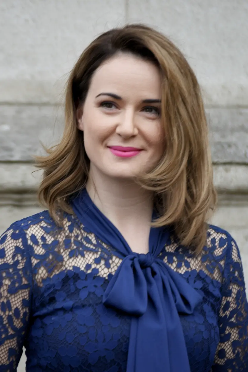 september hair color ideas brunette short Polished Chestnut Lob with Soft Lift
